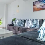Makenzy Seaview Penthouse * Larnaca