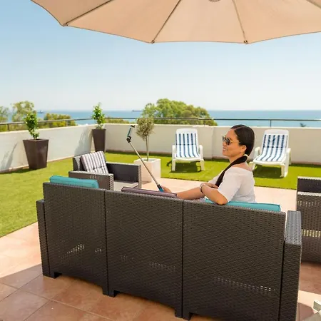 דירה Makenzy Seaview Penthouse לרנקה