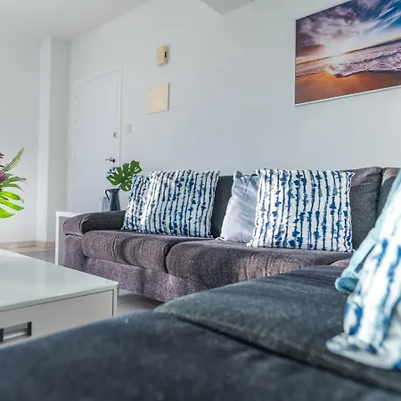 Makenzy Seaview Penthouse * לרנקה