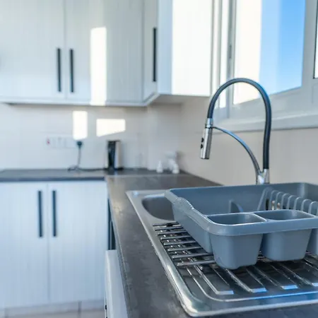 Makenzy Seaview Penthouse Apartment Larnaca