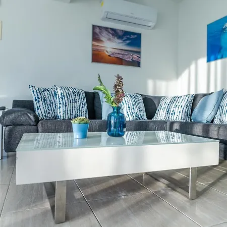 Makenzy Seaview Penthouse דירה *