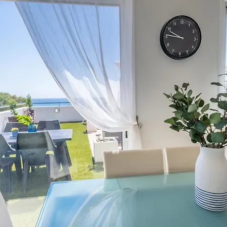 דירה Makenzy Seaview Penthouse לרנקה