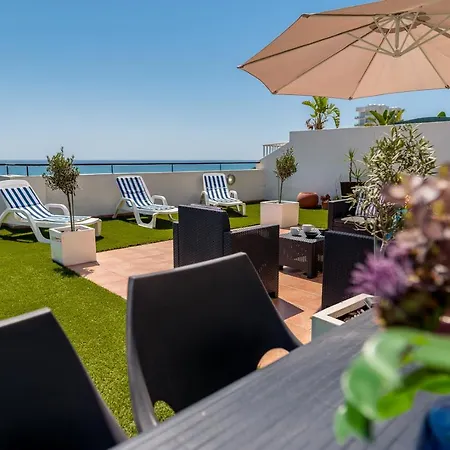 Makenzy Seaview Penthouse לרנקה