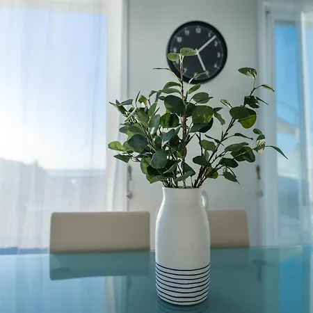 Makenzy Seaview Penthouse Apartment *