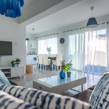 Apartment Makenzy Seaview Penthouse Larnaca
