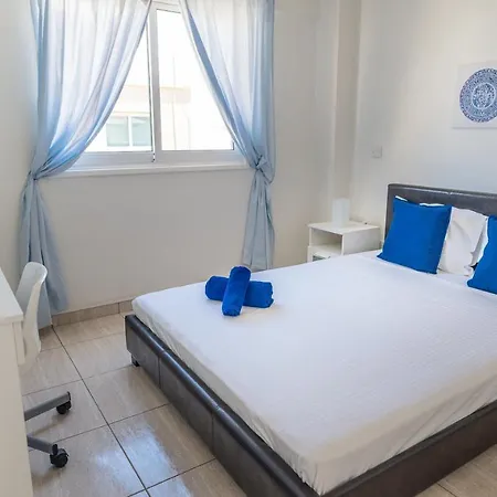 Makenzy Seaview Penthouse * לרנקה