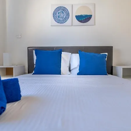 Makenzy Seaview Penthouse Apartment