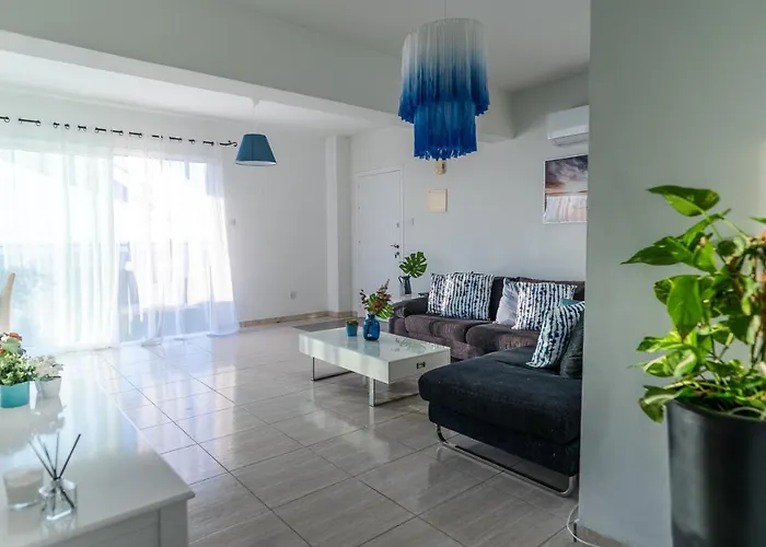 Makenzy Seaview Penthouse 라르나카