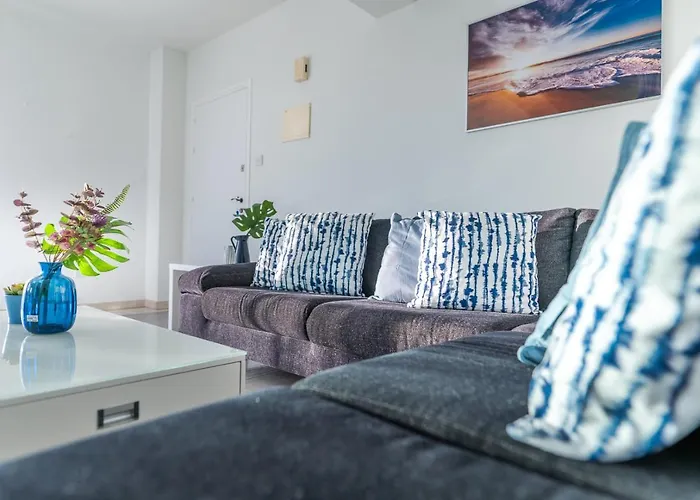 Makenzy Seaview Penthouse * 라르나카