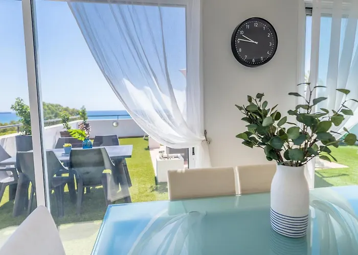 아파트 Makenzy Seaview Penthouse 라르나카