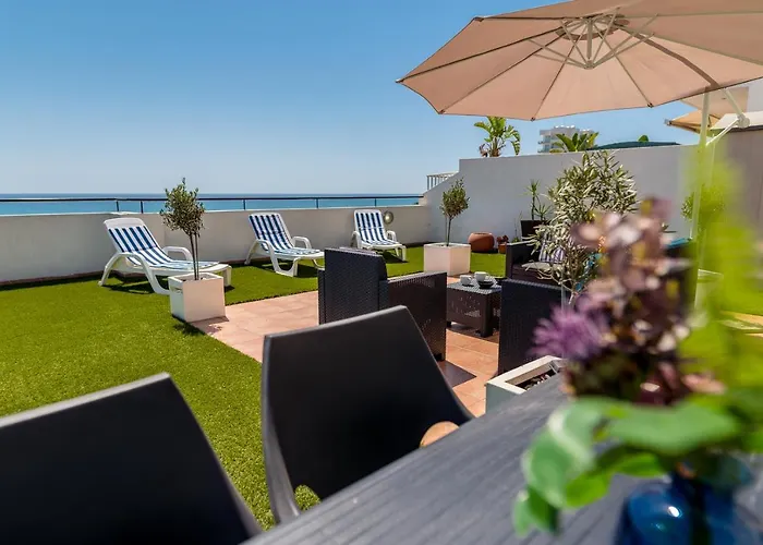 Makenzy Seaview Penthouse 라르나카